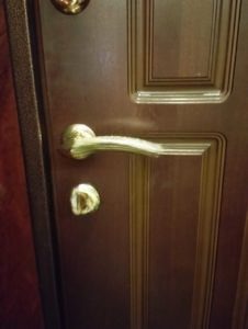 Мастер по замкам Kale. Ремонт дверных ручек