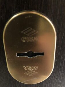 Замена замка Cisa входной двери Esta
